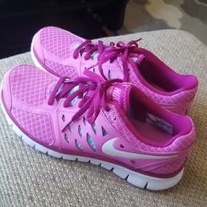 Nike fitsole womens black pink store